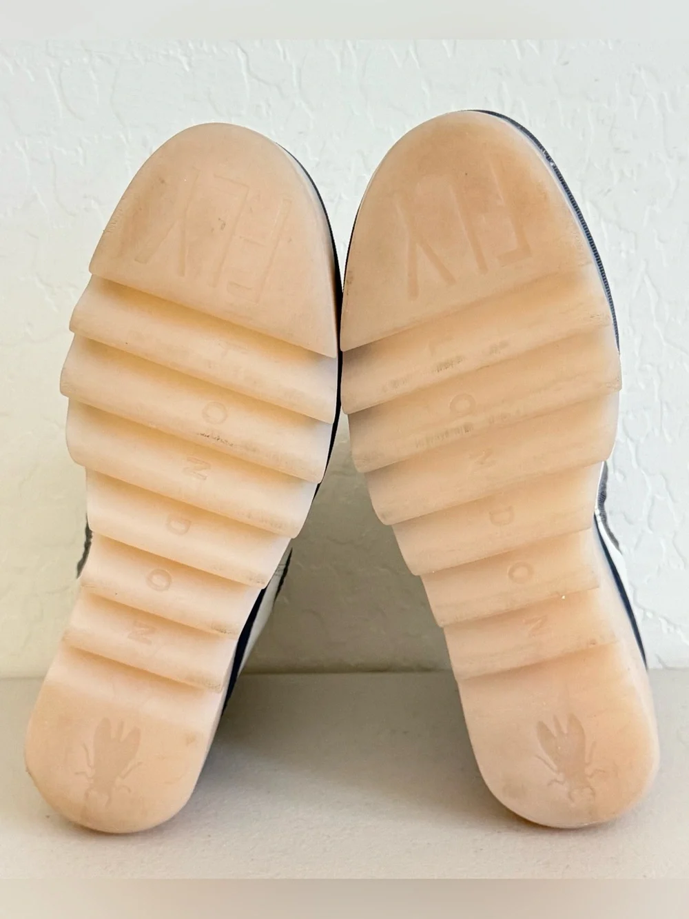 Fly London Byne Chelsea Boots in white leather Size EU 38 US 7.5/8
